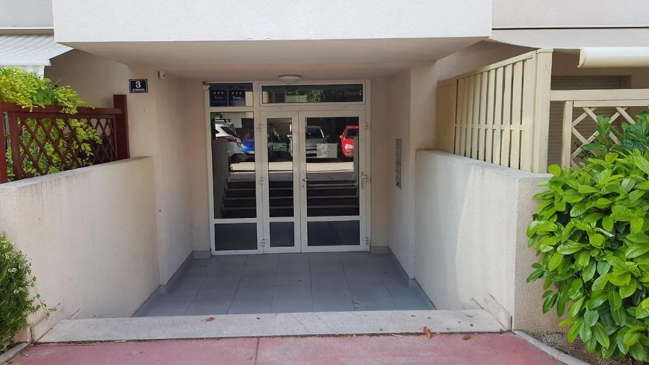 Apartment Verdi Split With Free Private Parking Space