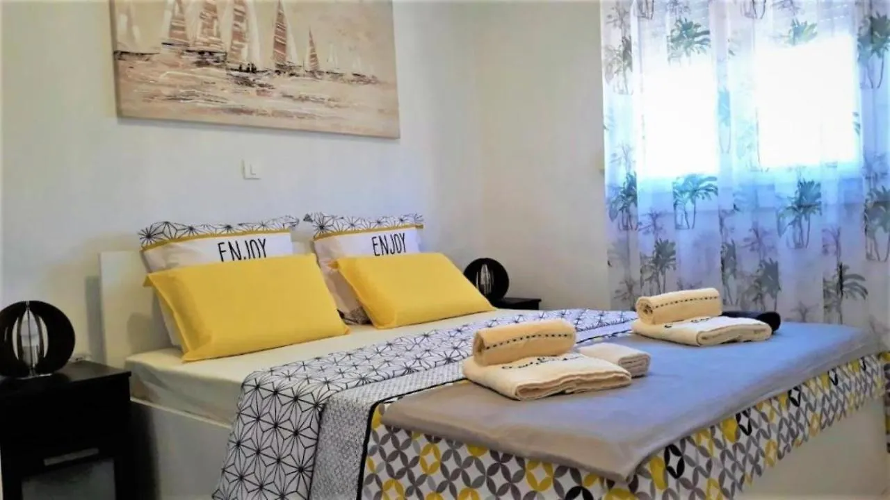 Apartment Verdi Split With Free Private Parking Space