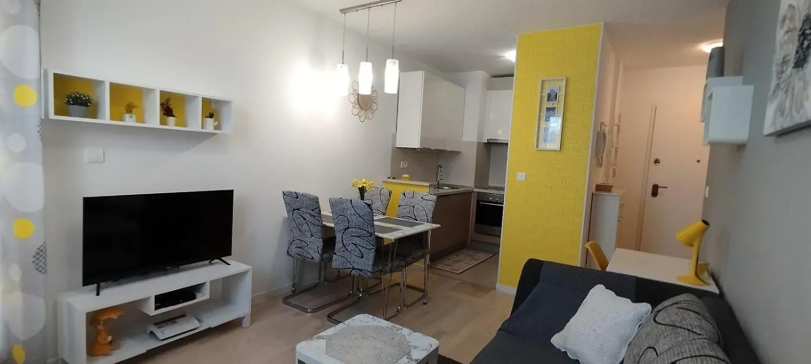 Apartment Verdi Split With Free Private Parking Space
