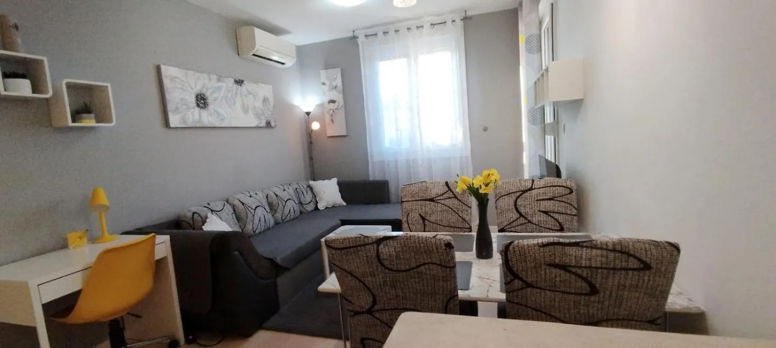 Apartment Verdi Split With Free Private Parking Space