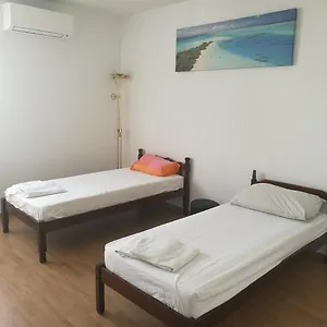  Habitación en casa particular And Cozy Two Single Bed