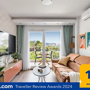 Apartman Exquisite Couples Delight With Free Bikes & Parking, Split